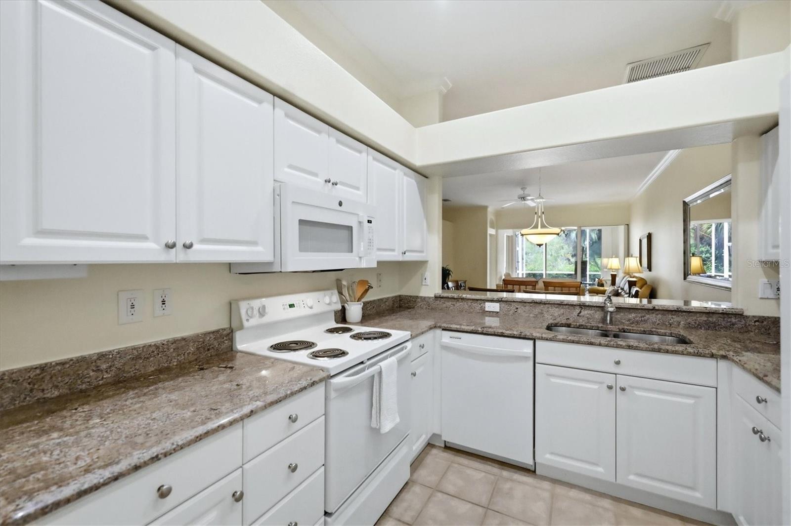 9413 FOREST HILLS CIR — photo 18