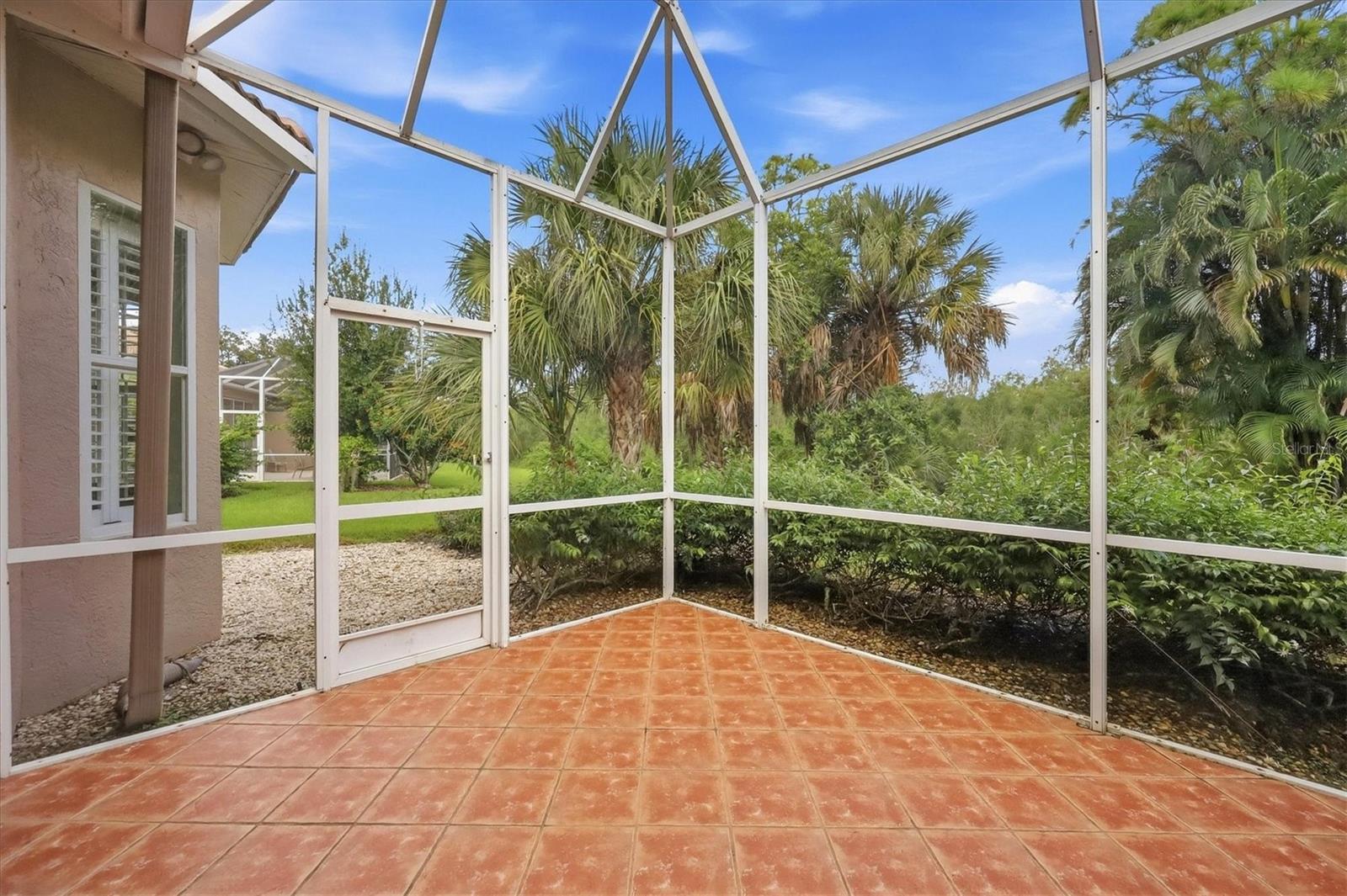 9413 FOREST HILLS CIR — photo 37