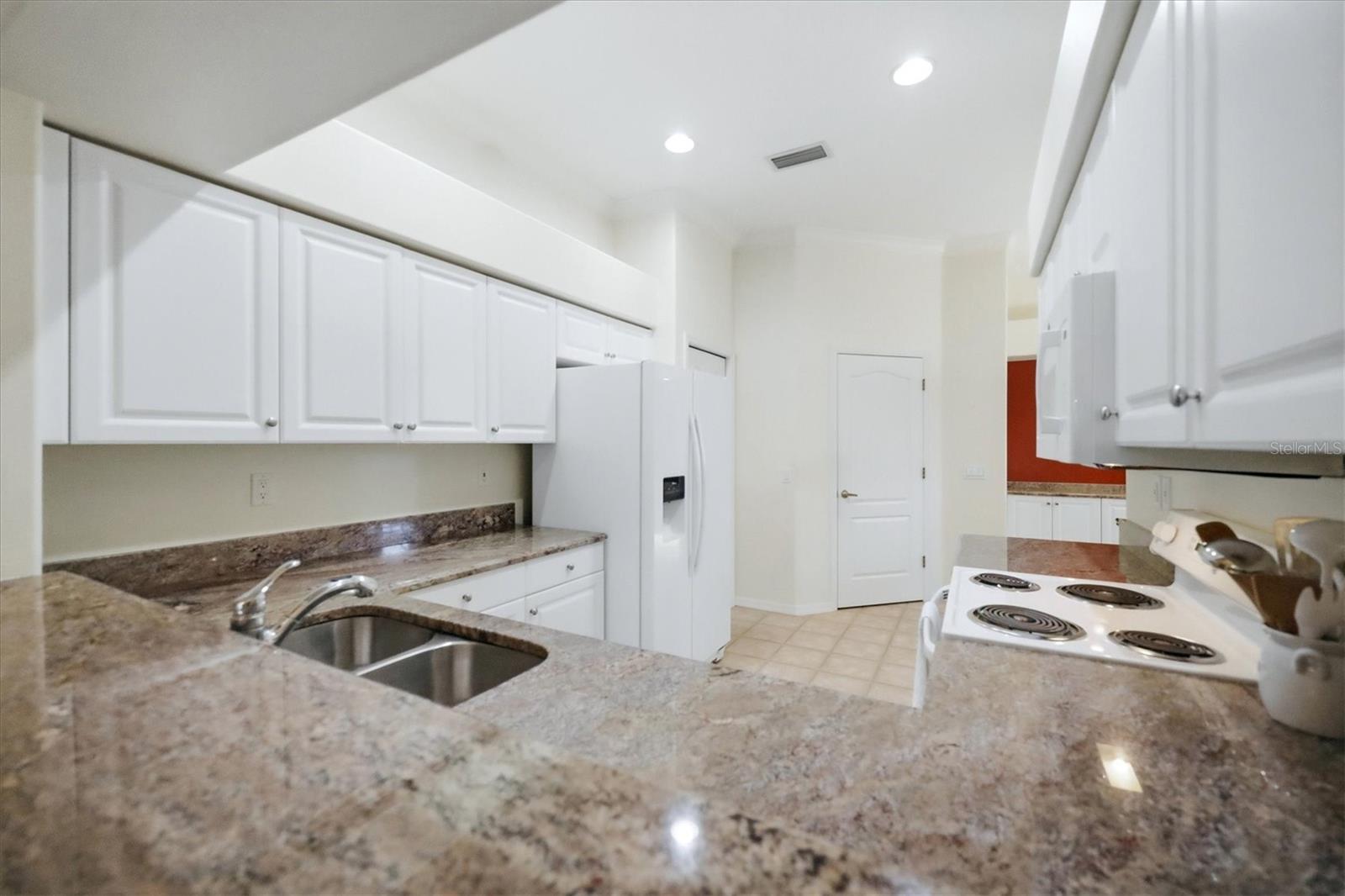 9413 FOREST HILLS CIR — photo 19