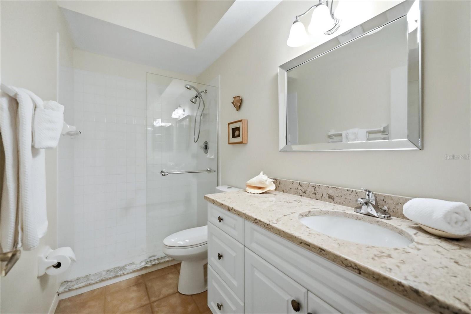 9413 FOREST HILLS CIR — photo 30
