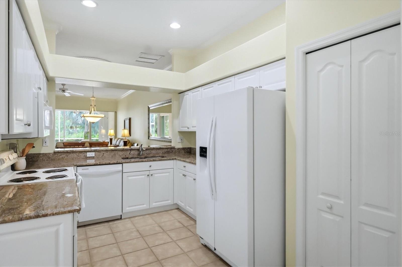 9413 FOREST HILLS CIR — photo 20