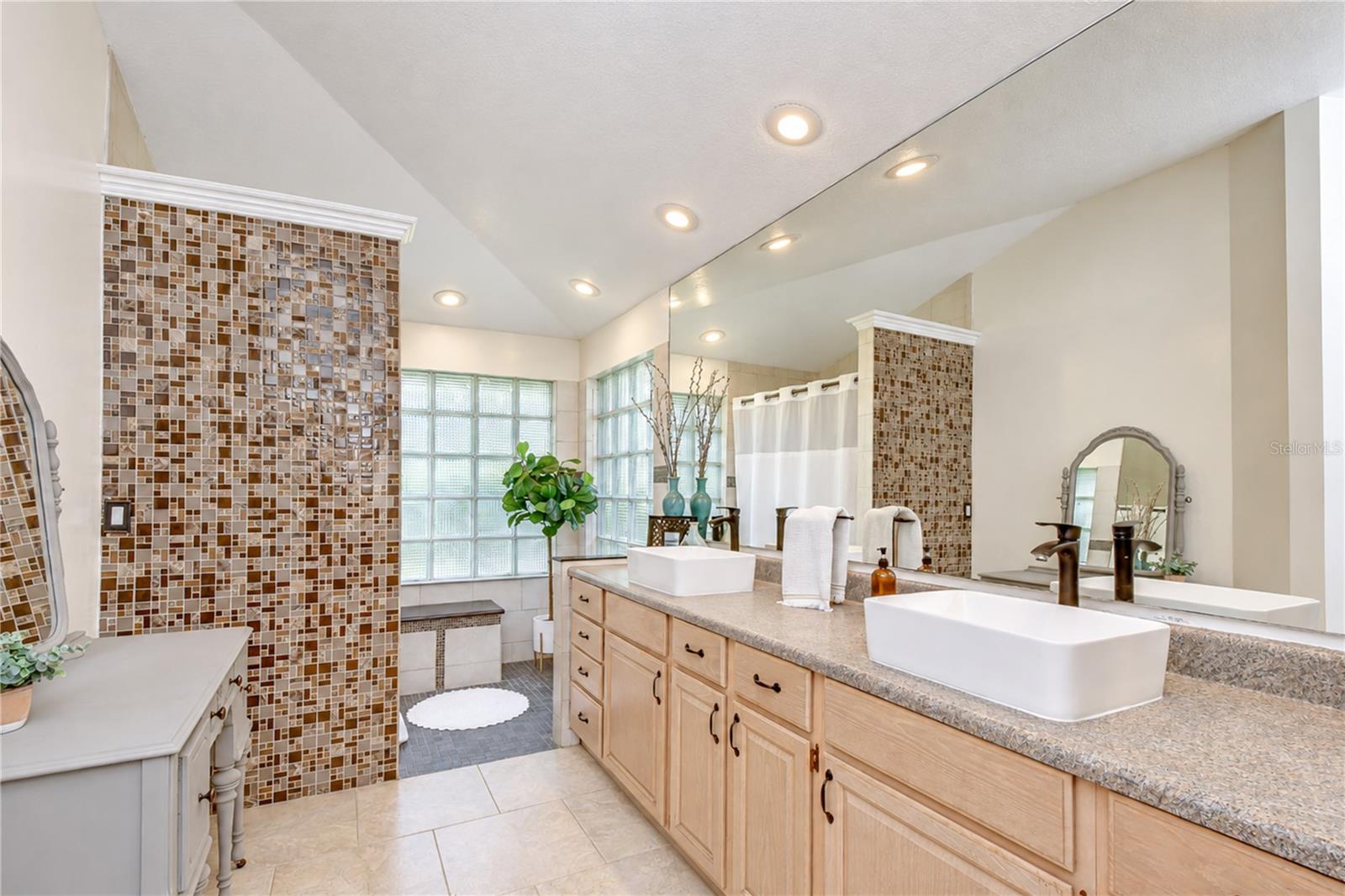16502 BLENHEIM DR — photo 16