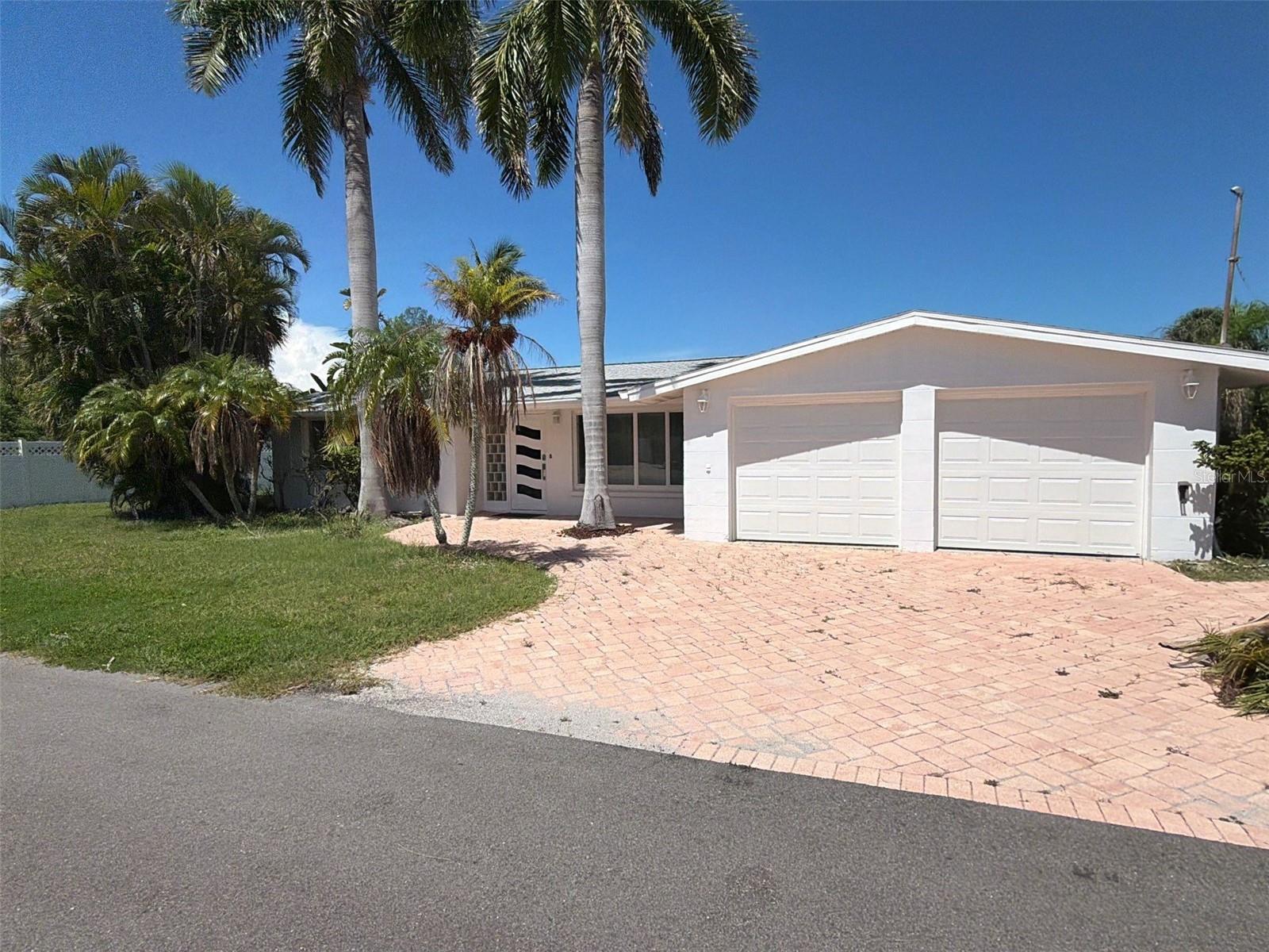 561 TARAWITT DR — photo 2