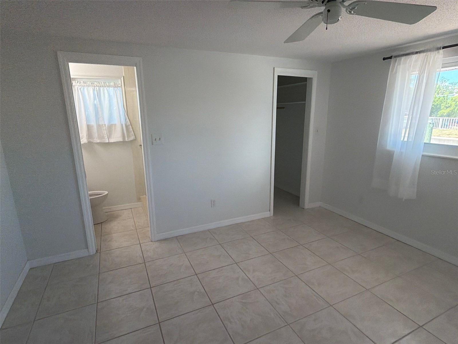 561 TARAWITT DR — photo 26