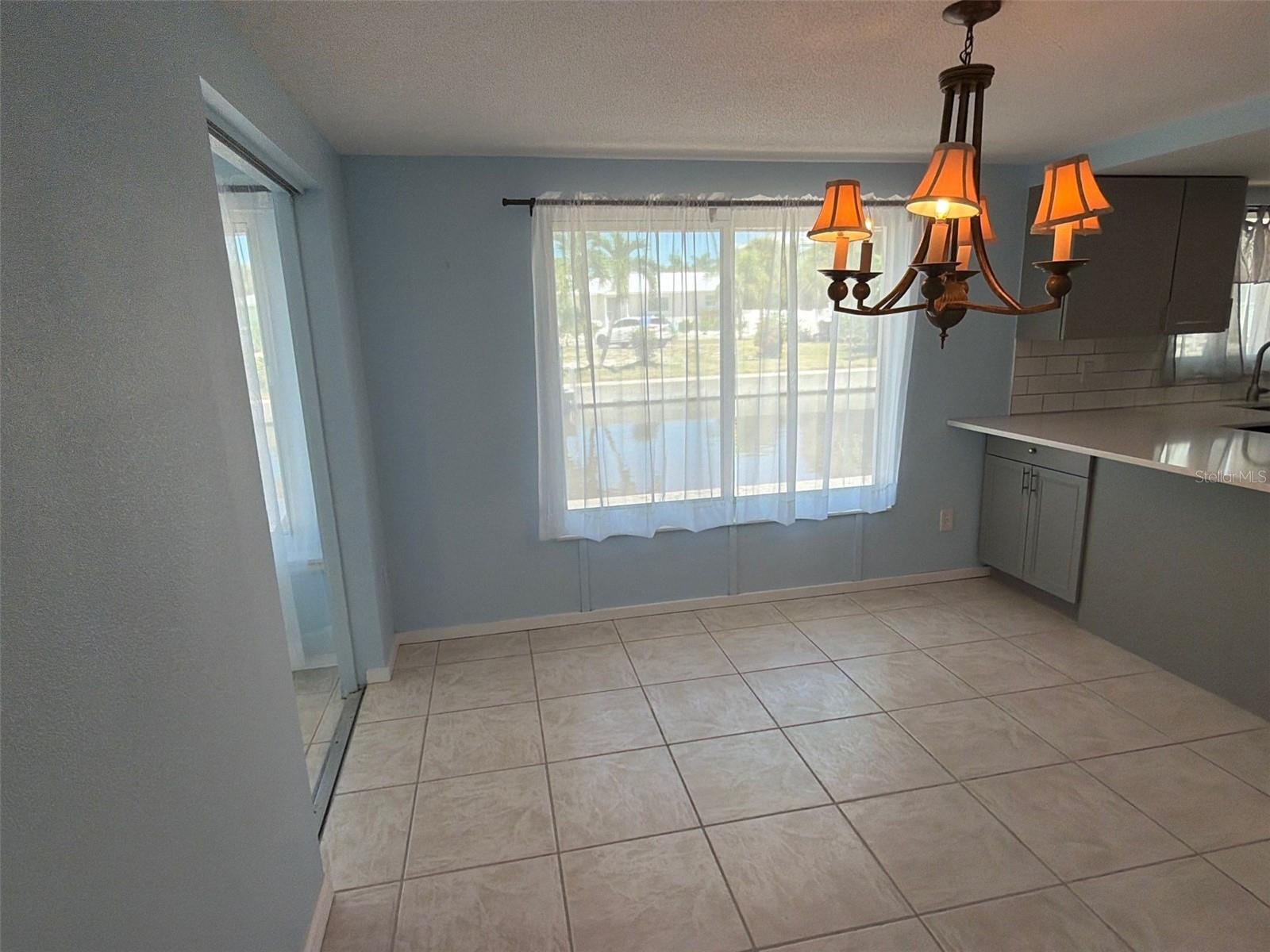561 TARAWITT DR — photo 17