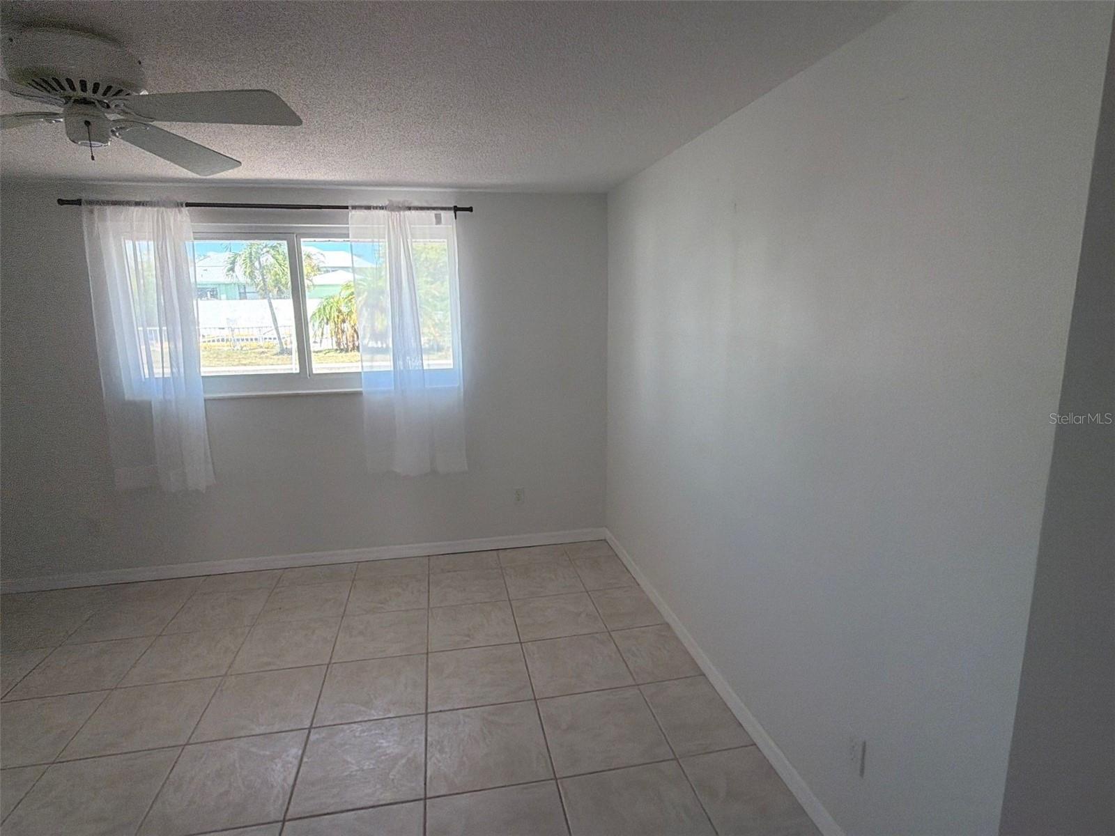 561 TARAWITT DR — photo 24