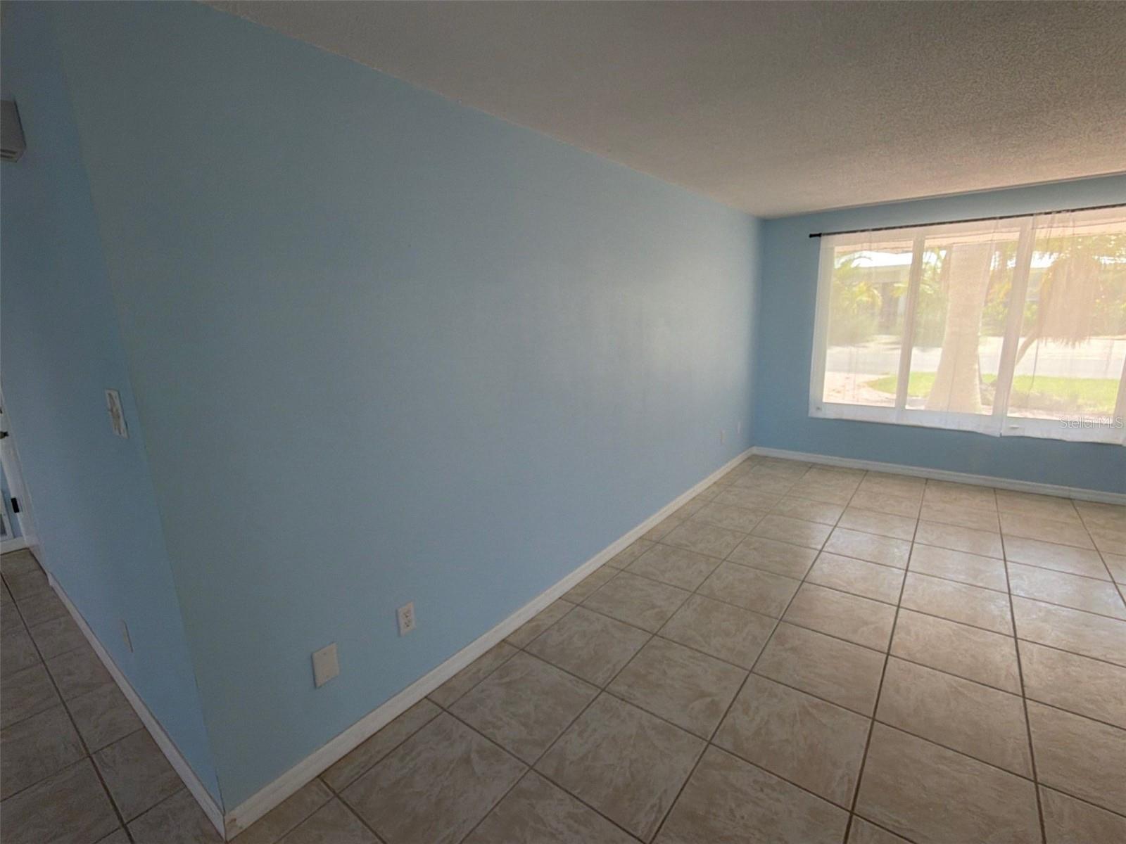 561 TARAWITT DR — photo 15