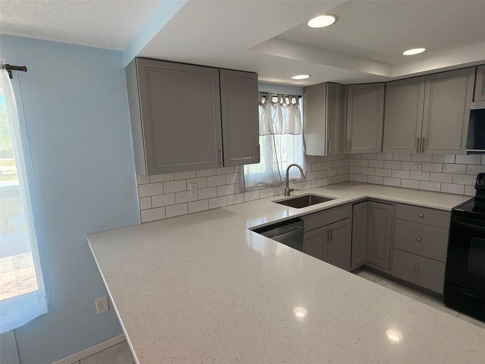 561 TARAWITT DR — photo 22