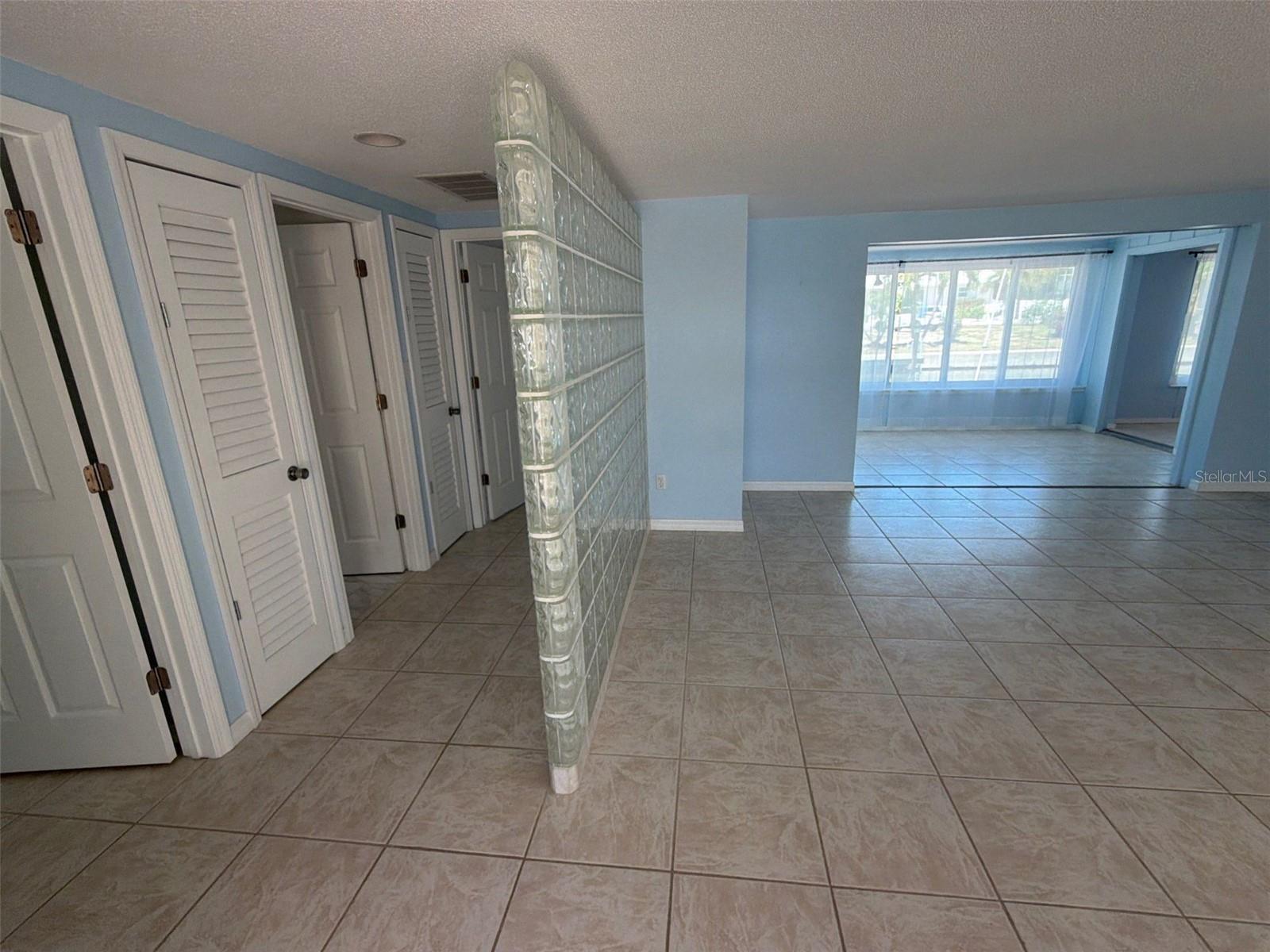 561 TARAWITT DR — photo 8