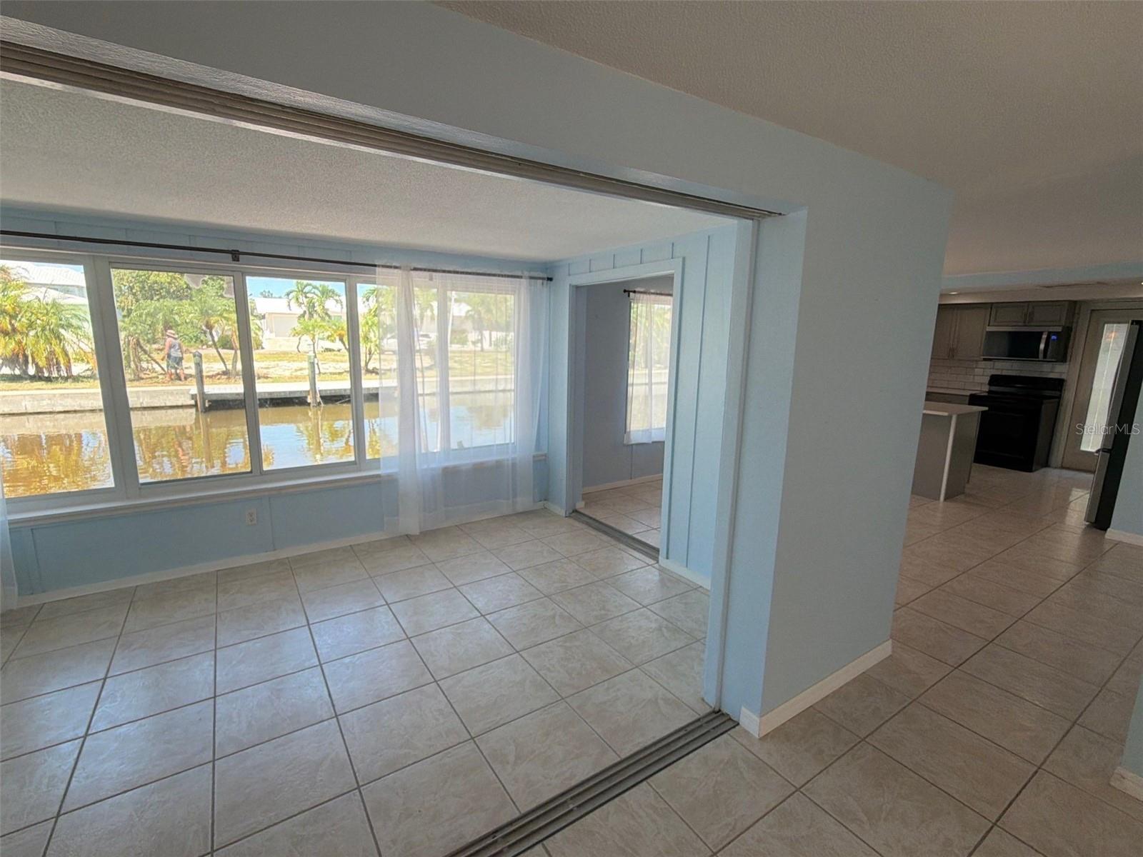 561 TARAWITT DR — photo 11
