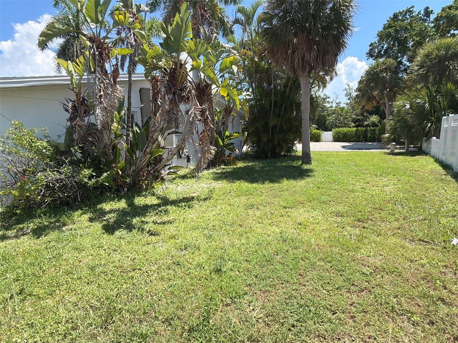561 TARAWITT DR — photo 49