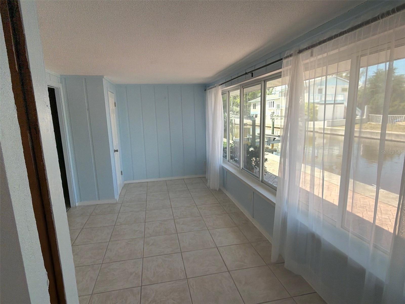 561 TARAWITT DR — photo 18