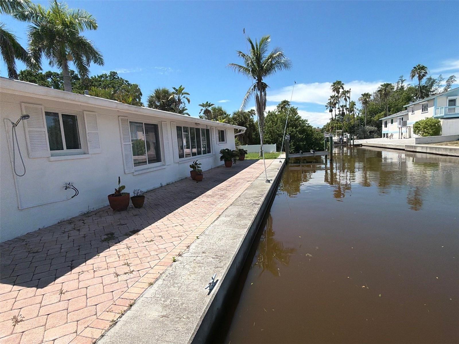 561 TARAWITT DR — photo 47
