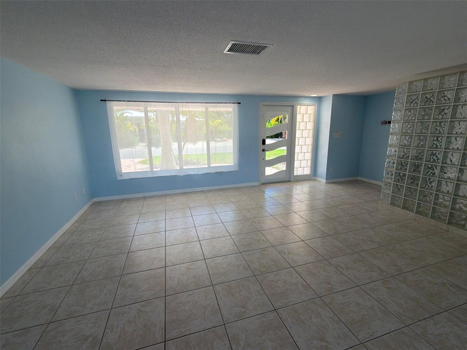 561 TARAWITT DR — photo 14