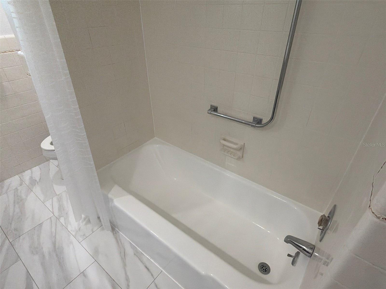 561 TARAWITT DR — photo 37