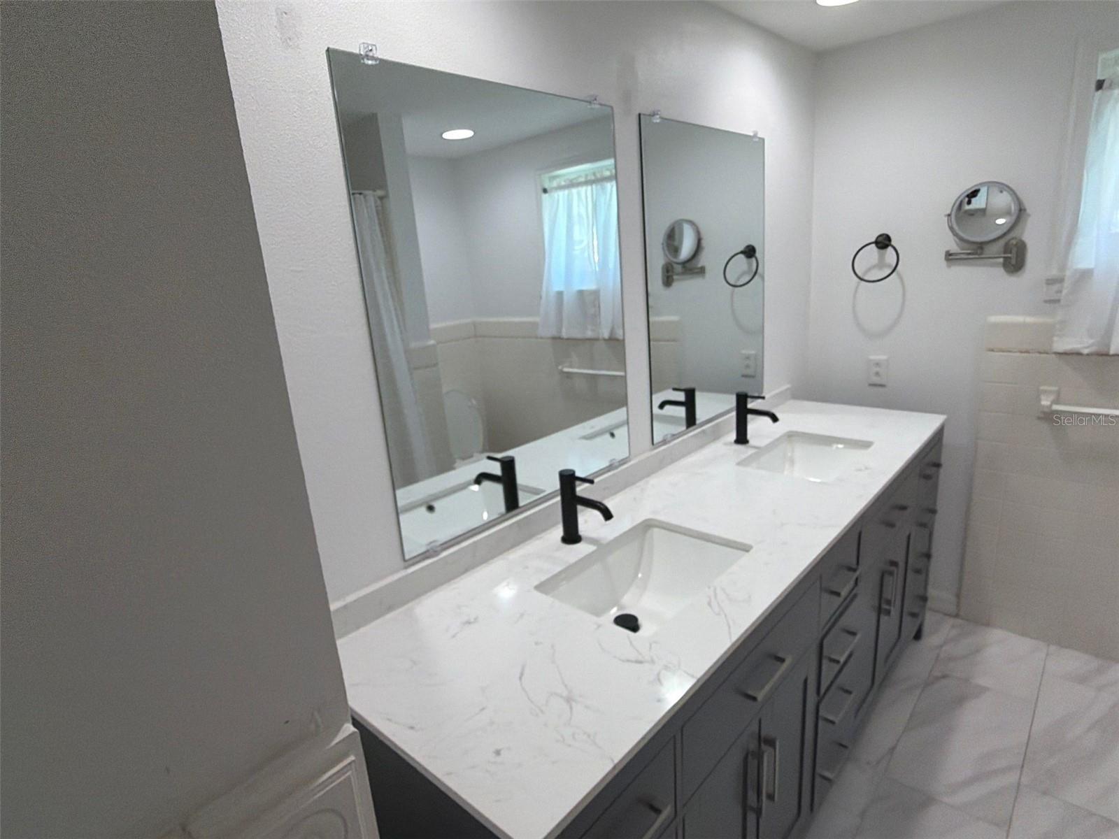 561 TARAWITT DR — photo 35