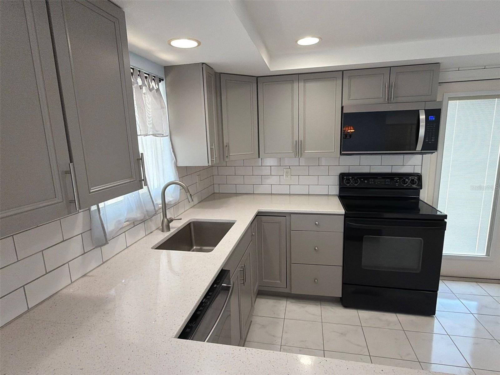 561 TARAWITT DR — photo 21