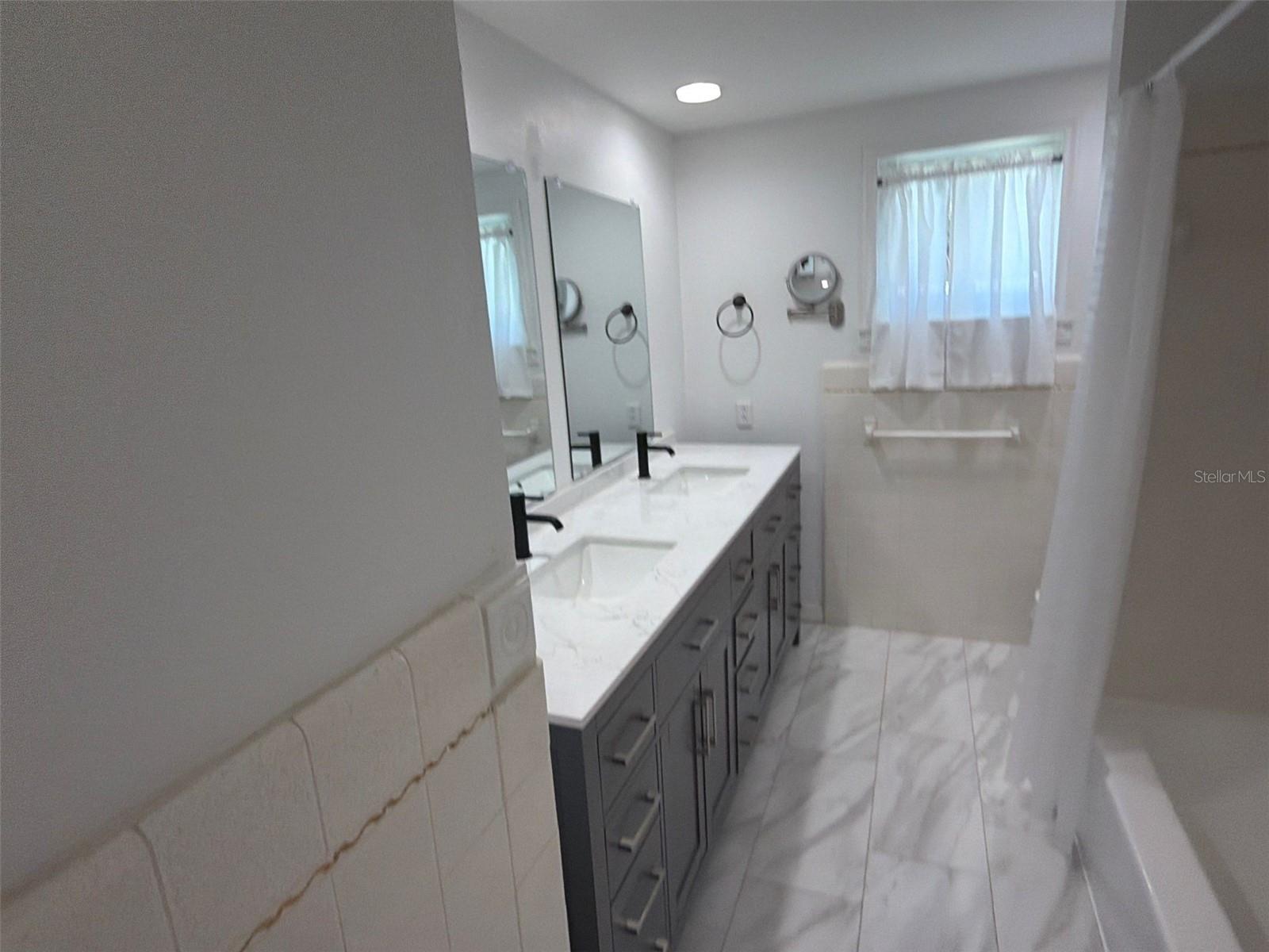 561 TARAWITT DR — photo 34