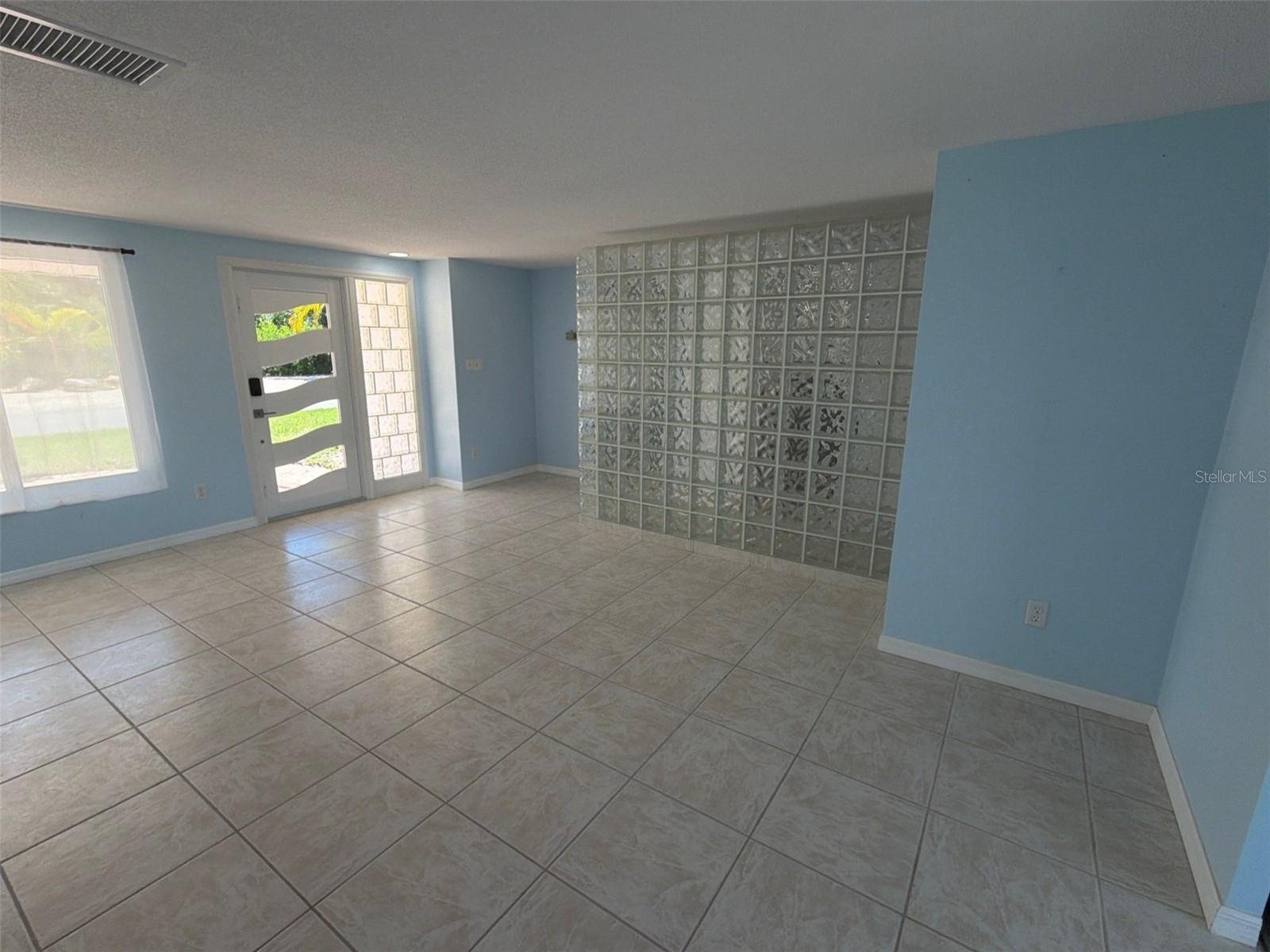 561 TARAWITT DR — photo 13