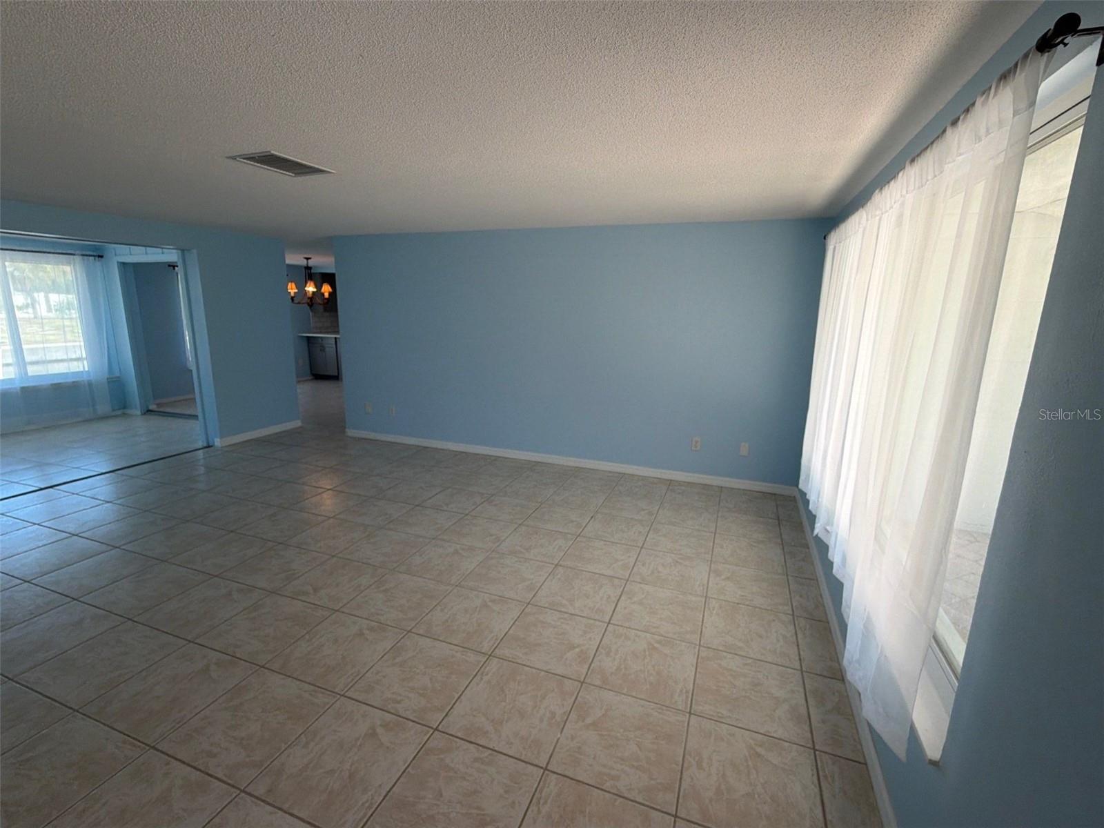 561 TARAWITT DR — photo 10