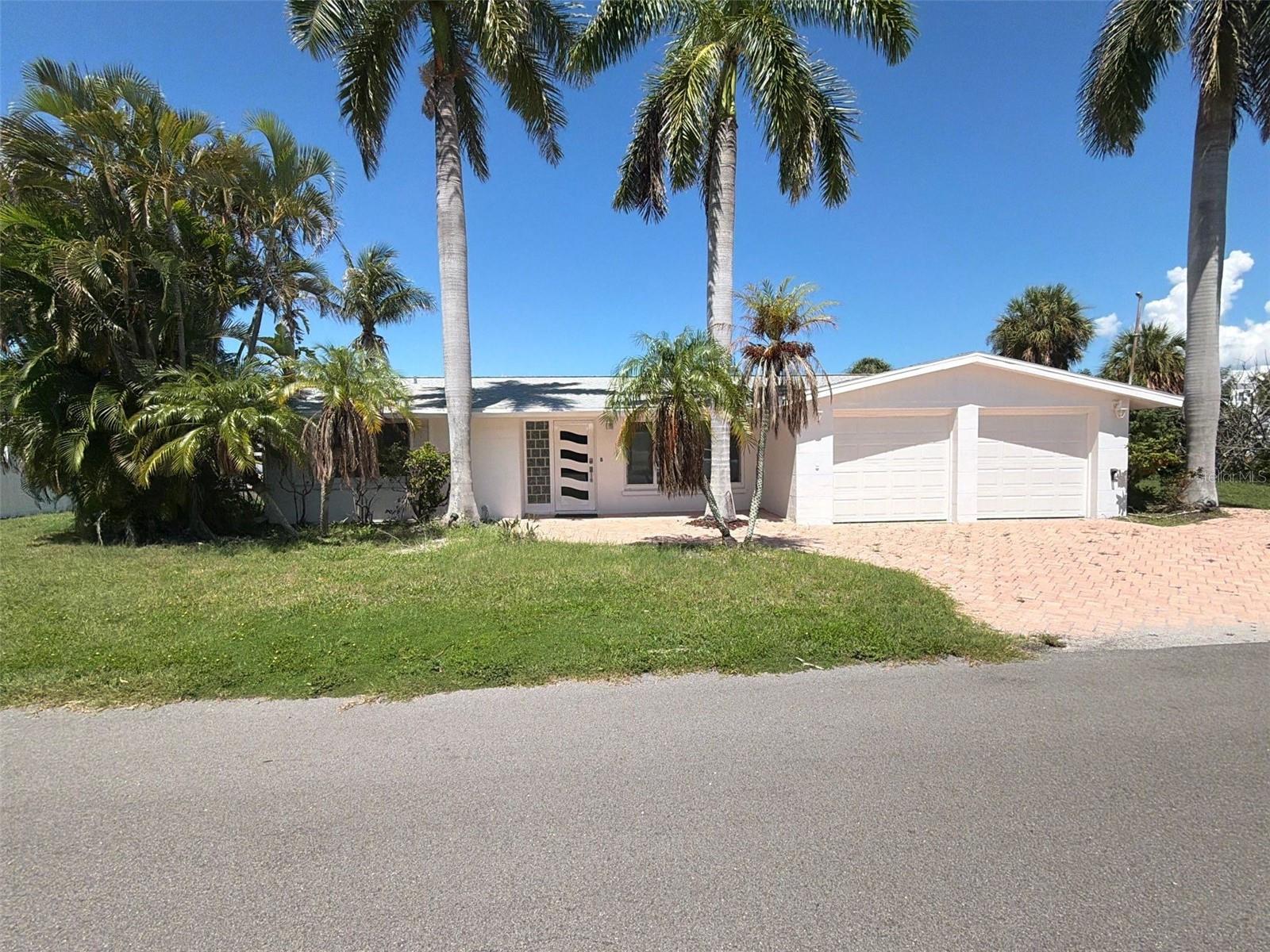 561 TARAWITT DR — photo 3