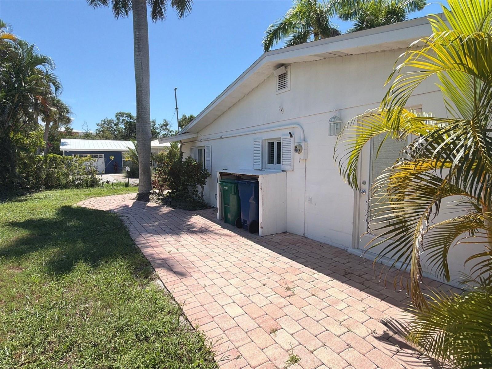 561 TARAWITT DR — photo 52