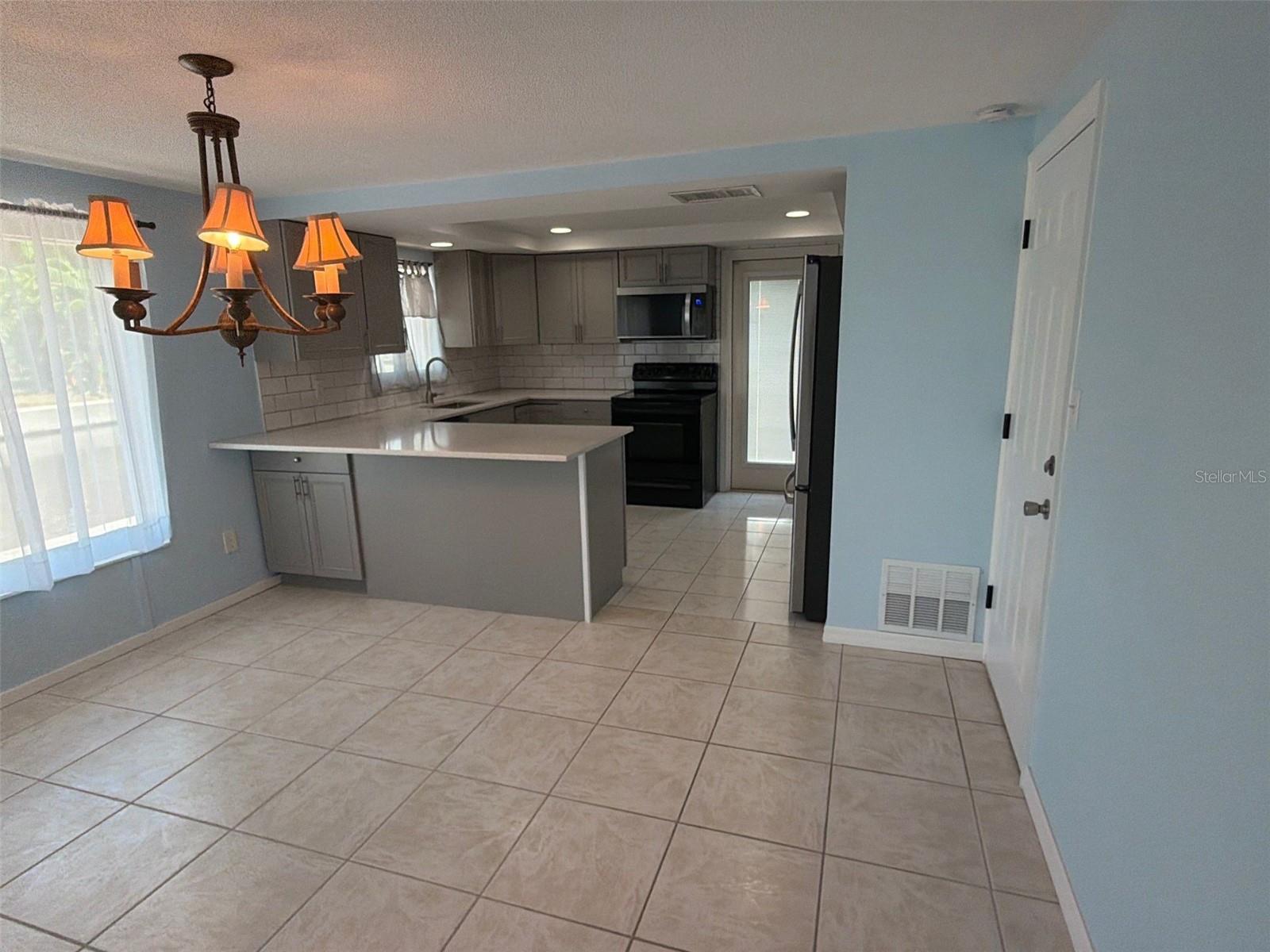 561 TARAWITT DR — photo 16