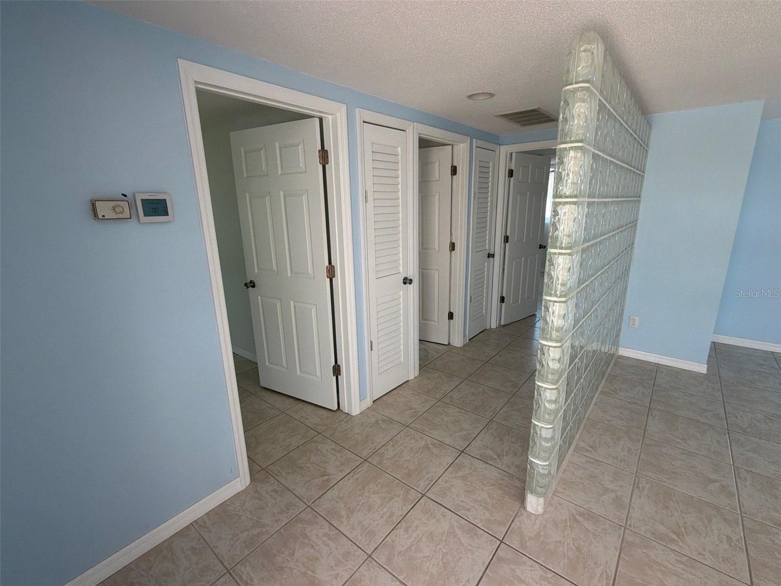 561 TARAWITT DR — photo 7
