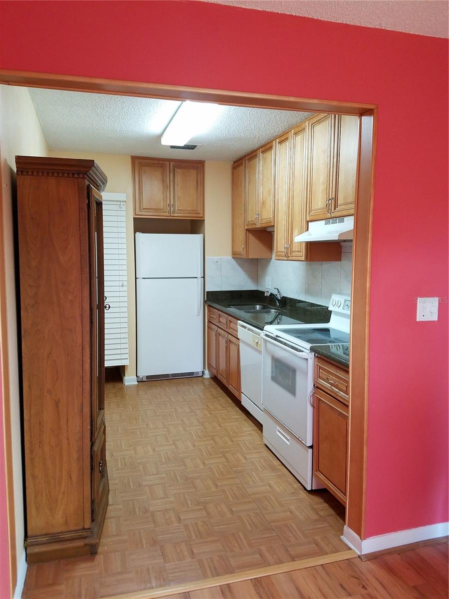 395 114TH AVE N #4 — photo 8