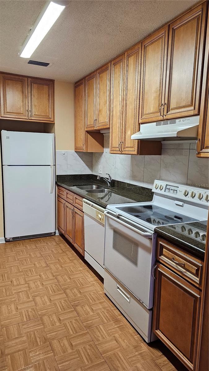 395 114TH AVE N #4 — photo 9