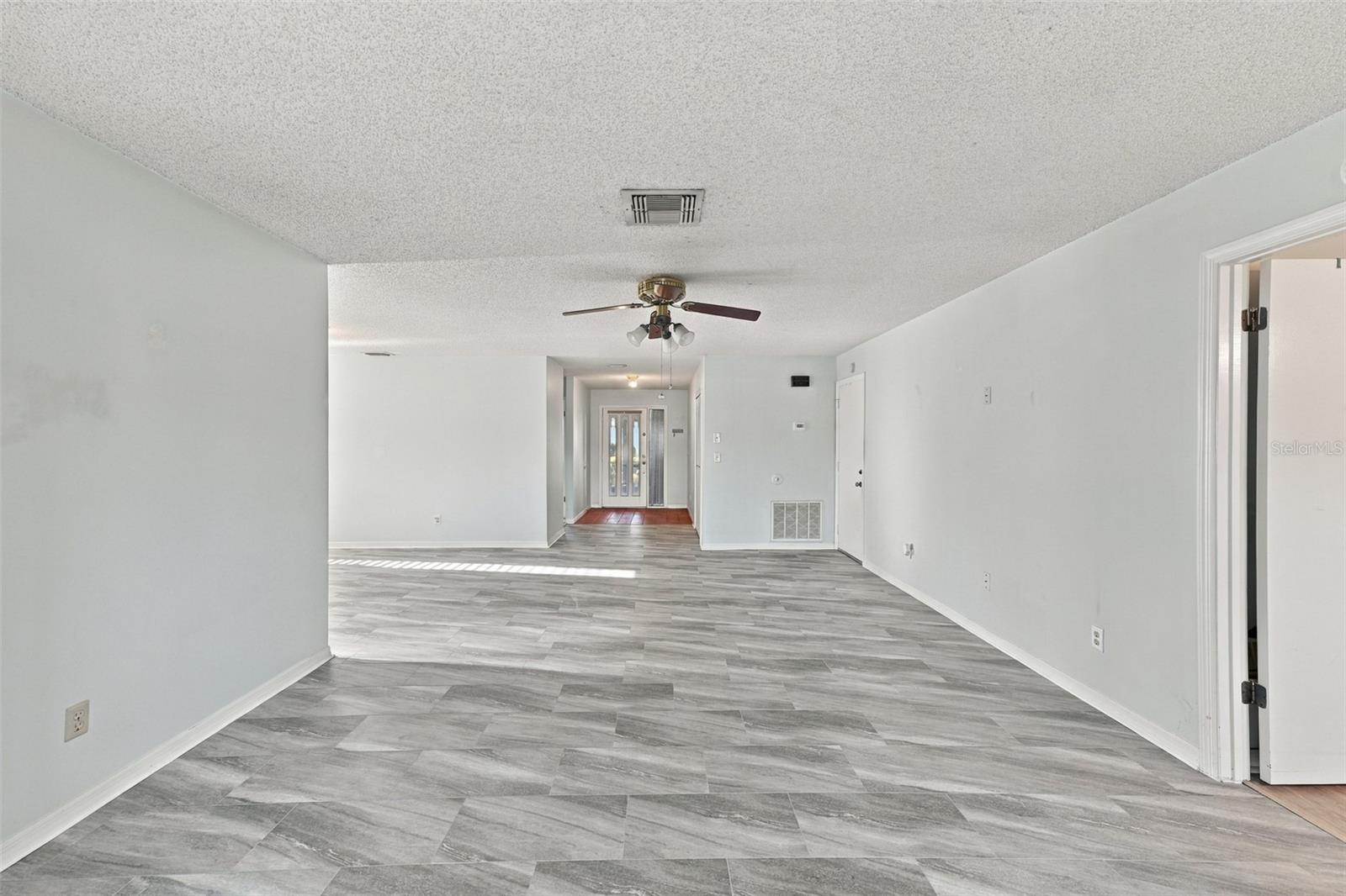 1405 LANGLEY DR — photo 10