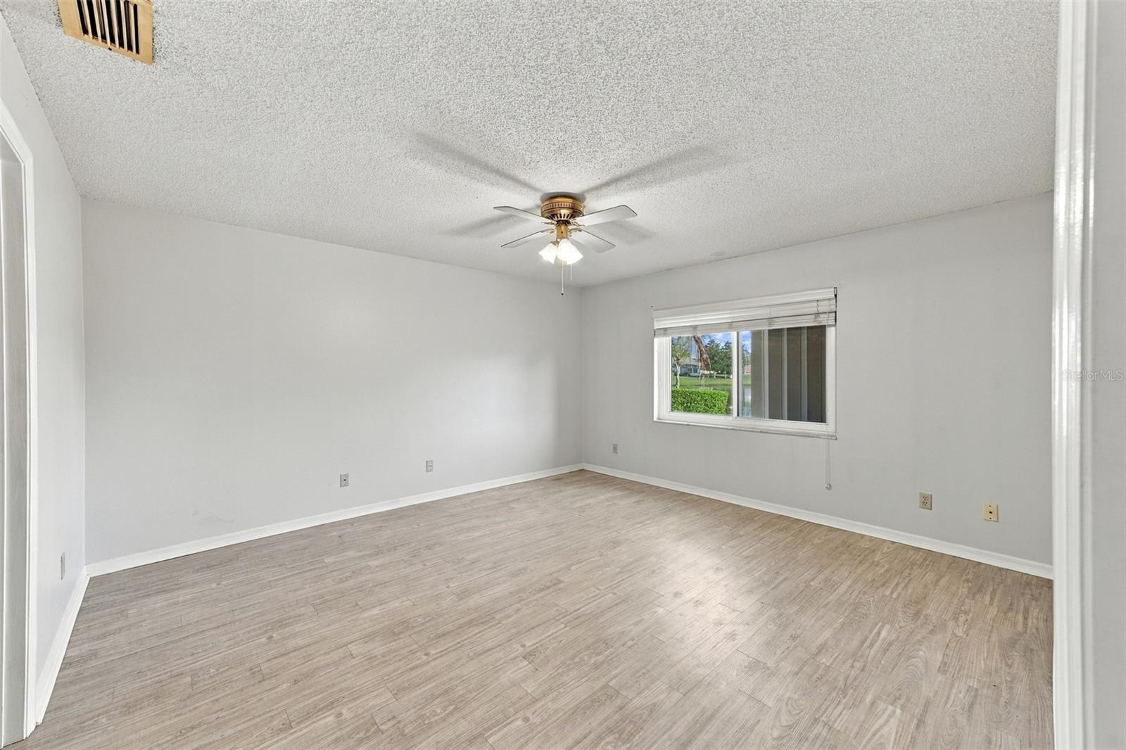 1405 LANGLEY DR — photo 17