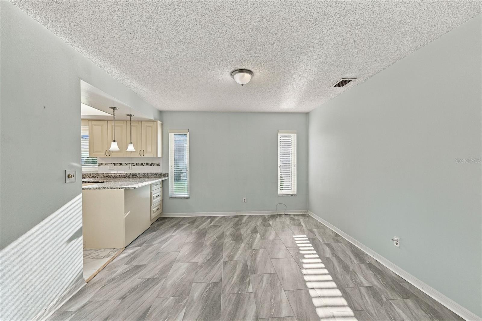1405 LANGLEY DR — photo 8