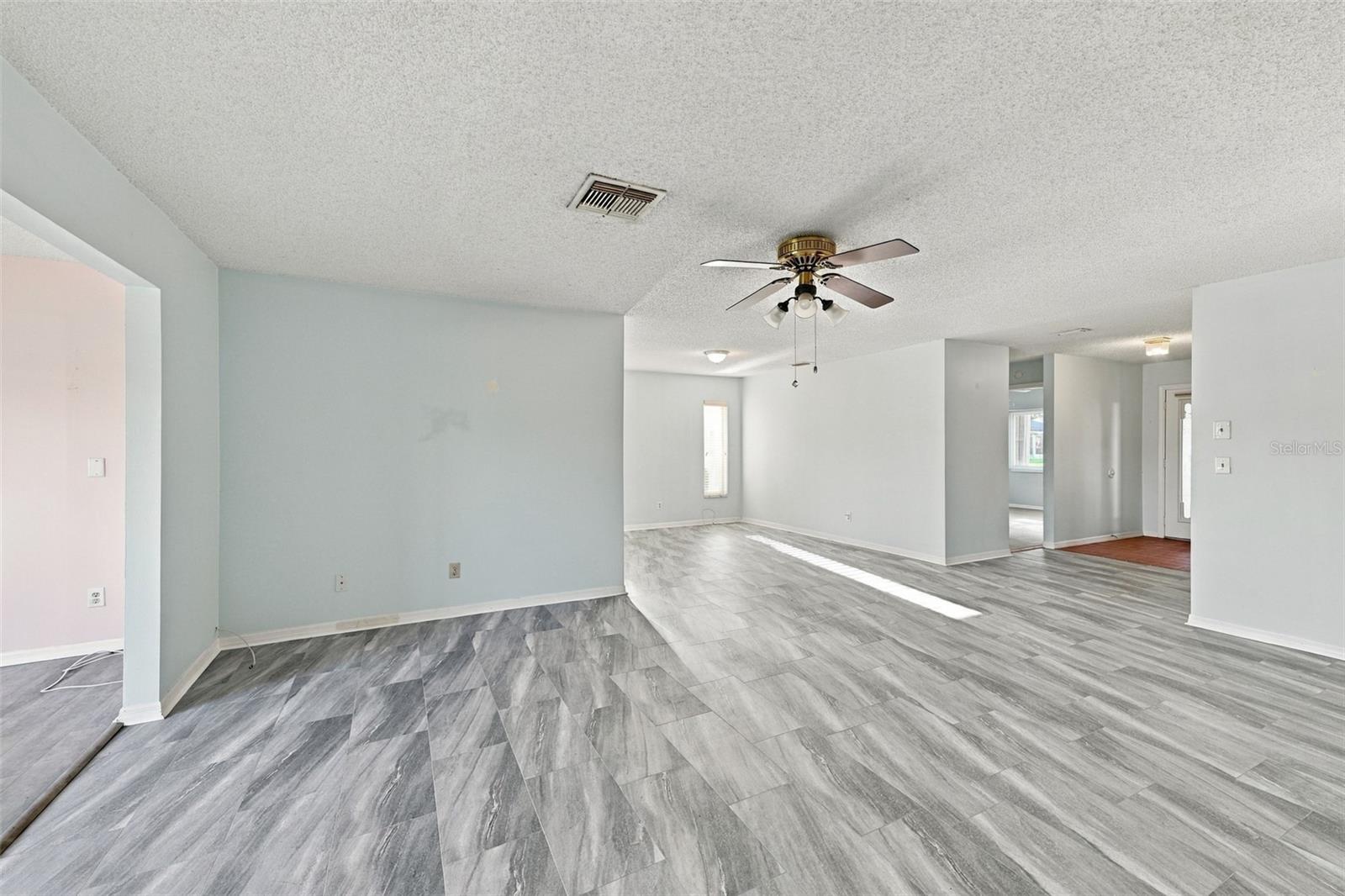 1405 LANGLEY DR — photo 9