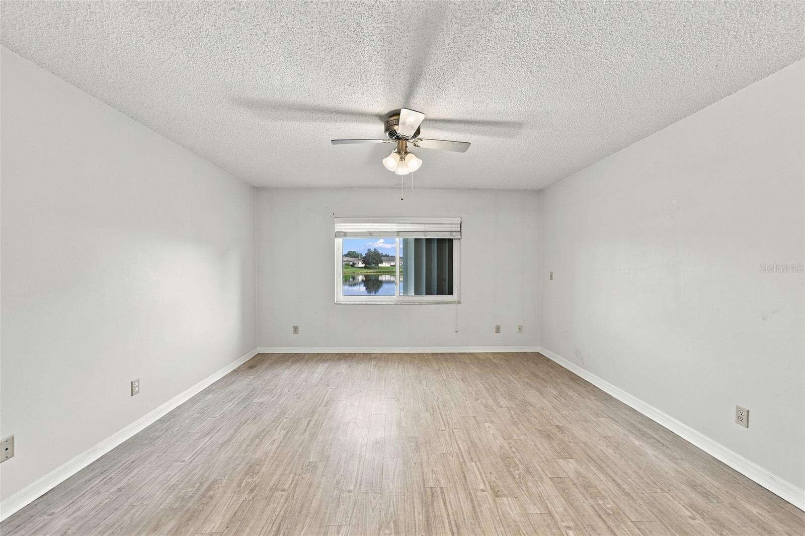 1405 LANGLEY DR — photo 18