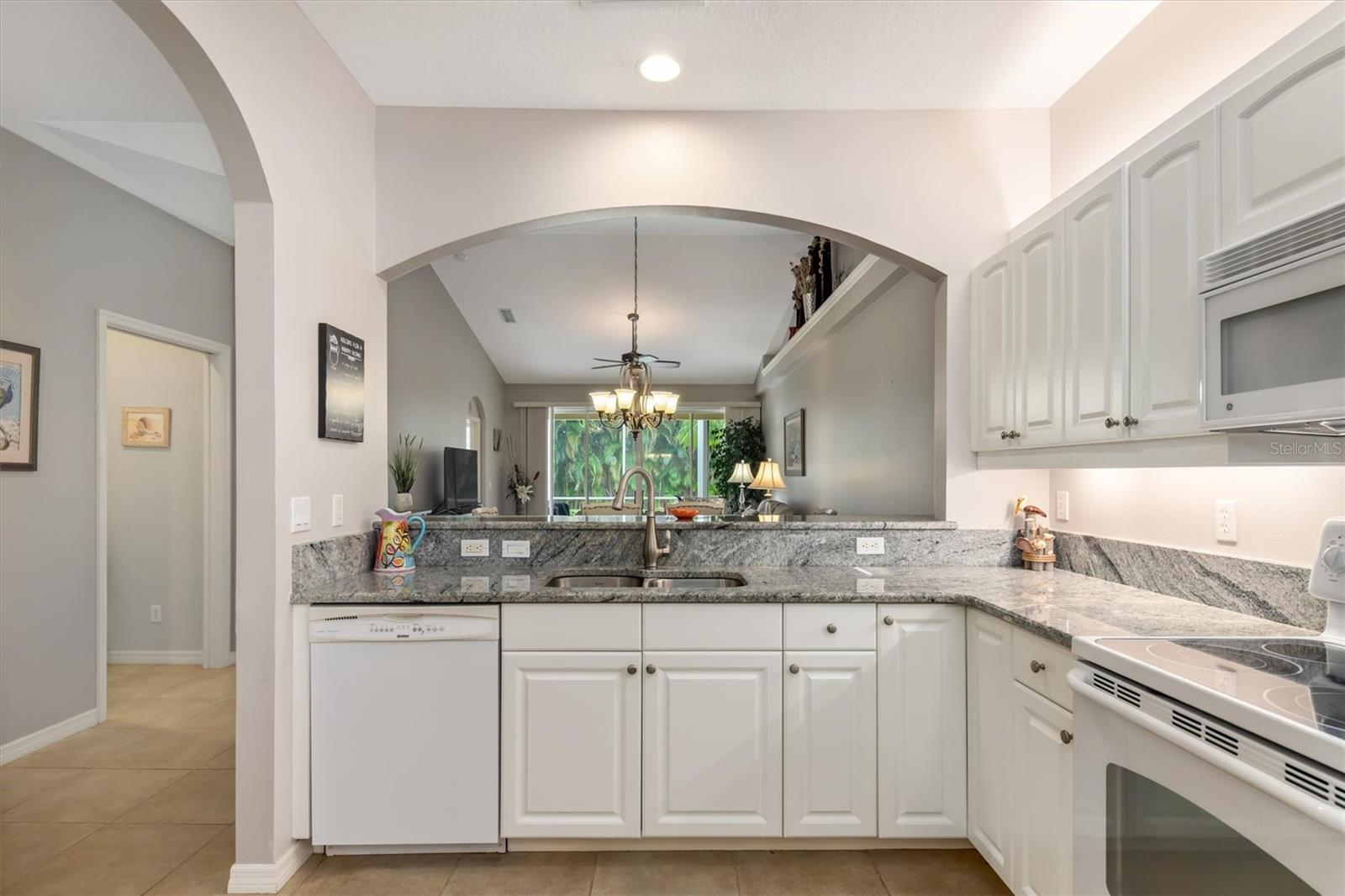 786 TARTAN DR — photo 6