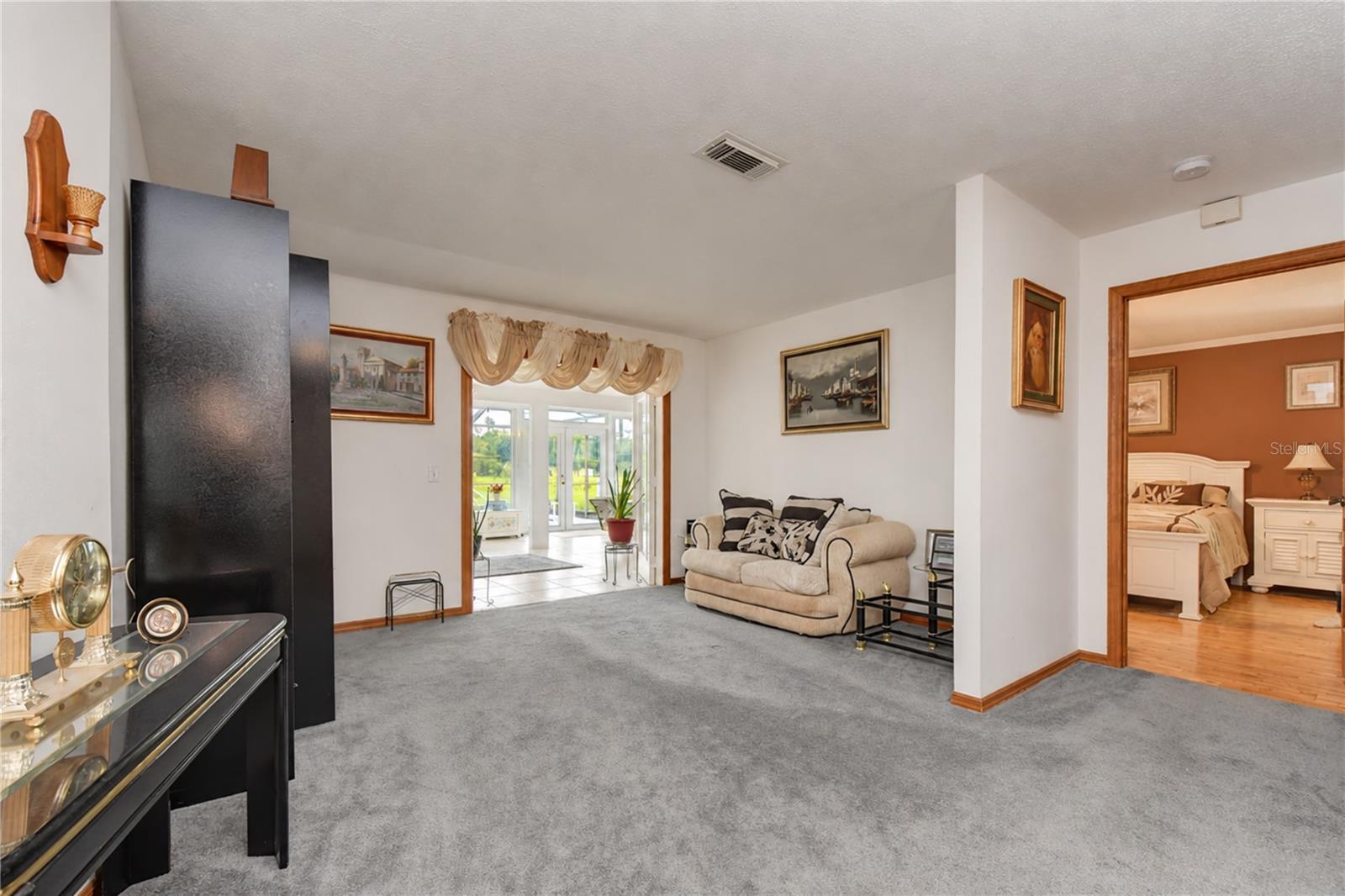 659 TIMBER POND DR — photo 8