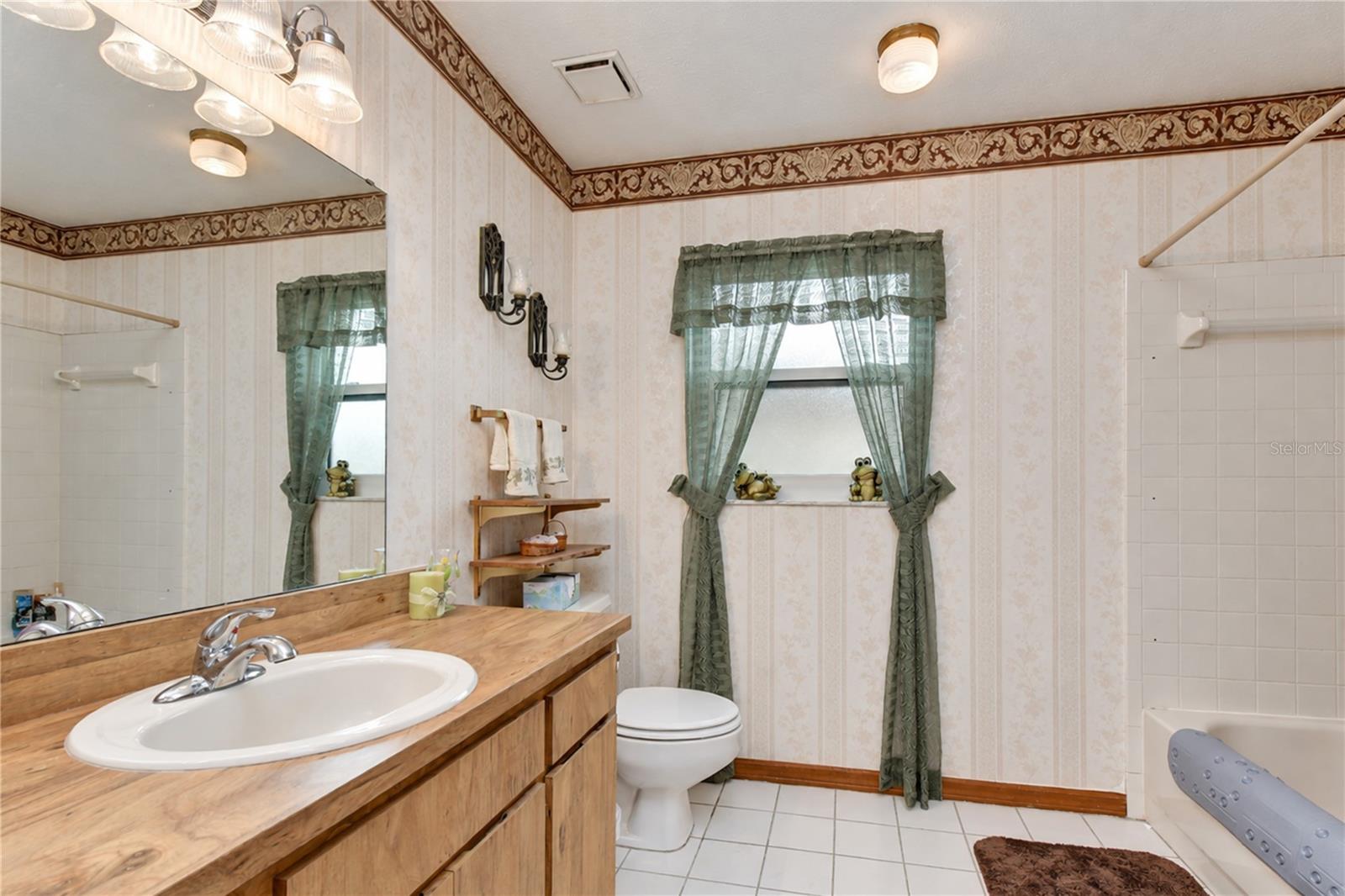659 TIMBER POND DR — photo 26