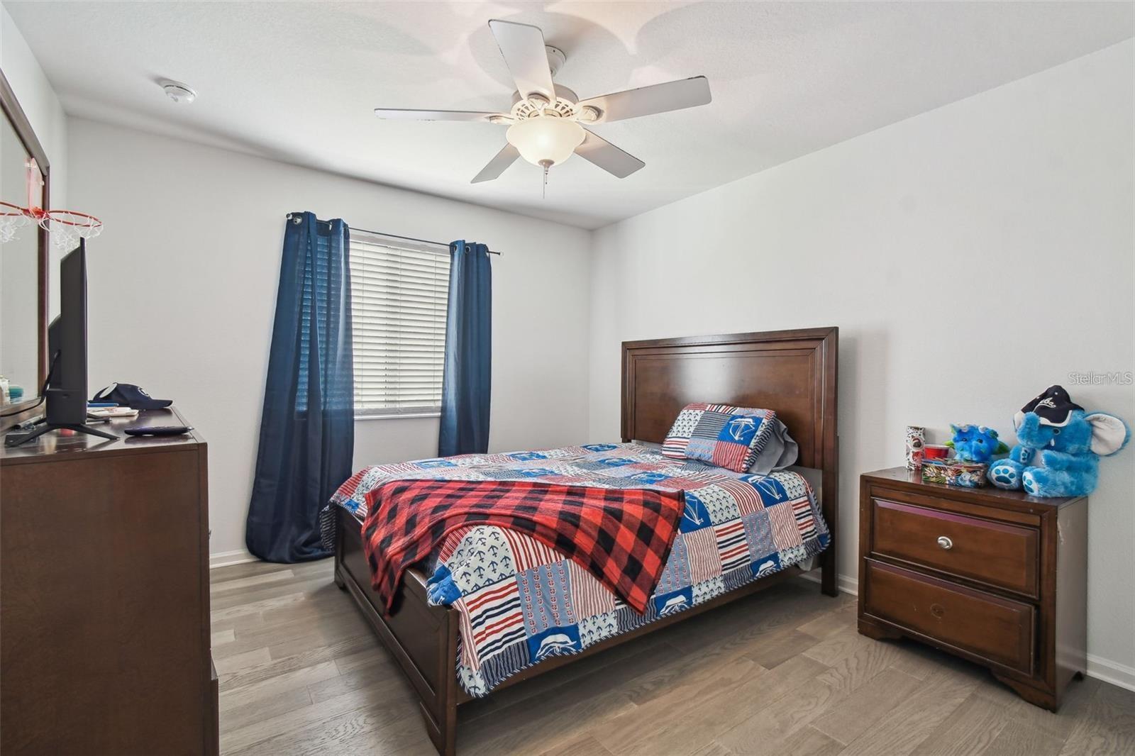8542 EAGLE BROOK DR — photo 21