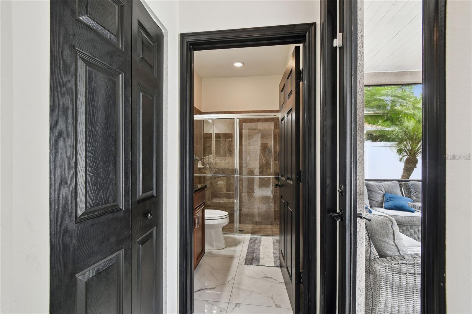 8542 EAGLE BROOK DR — photo 35