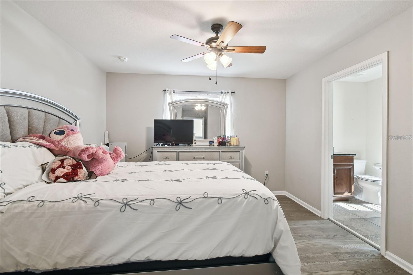 8542 EAGLE BROOK DR — photo 23
