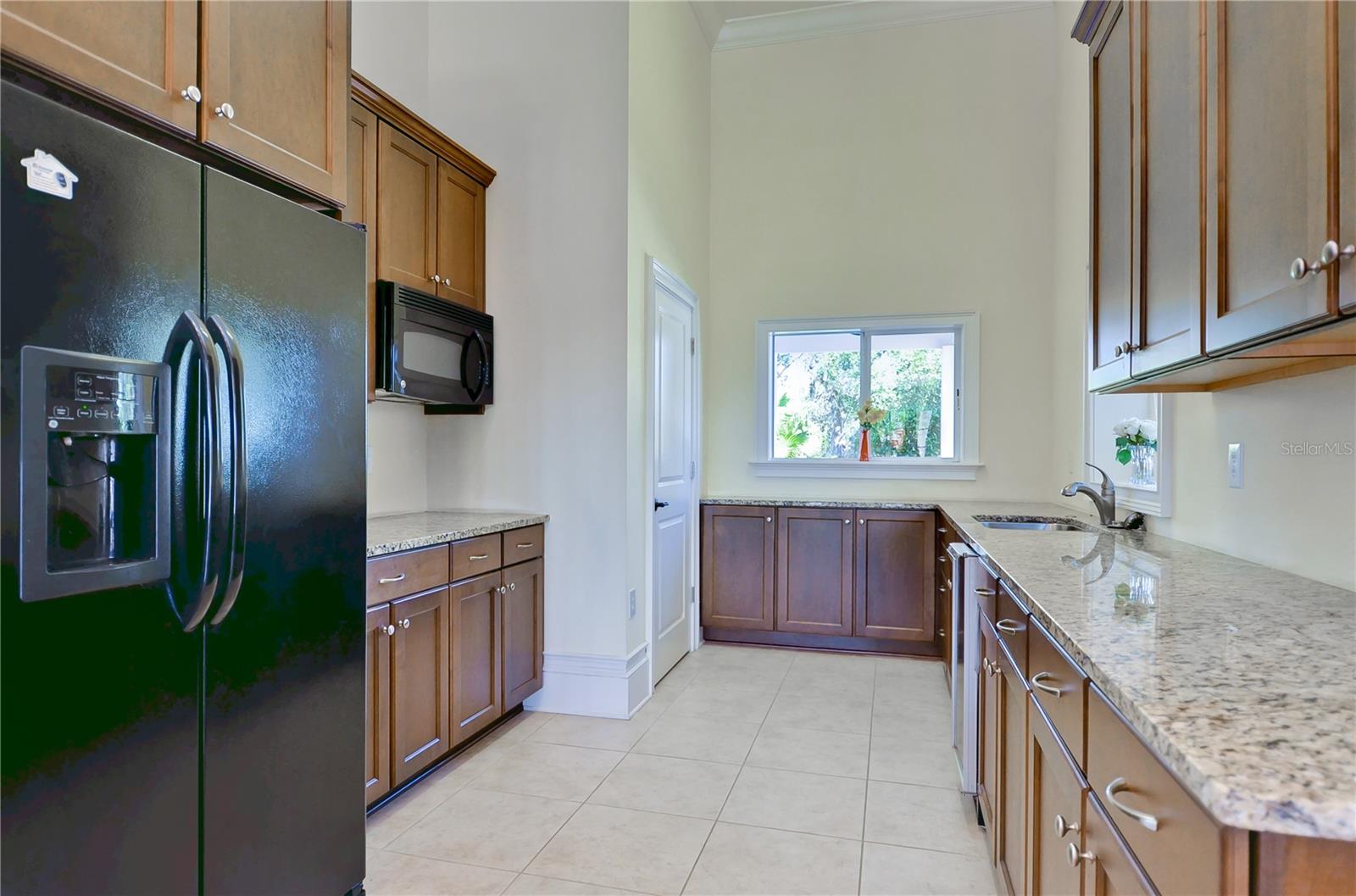 6806 MUNCASTER CT — photo 60