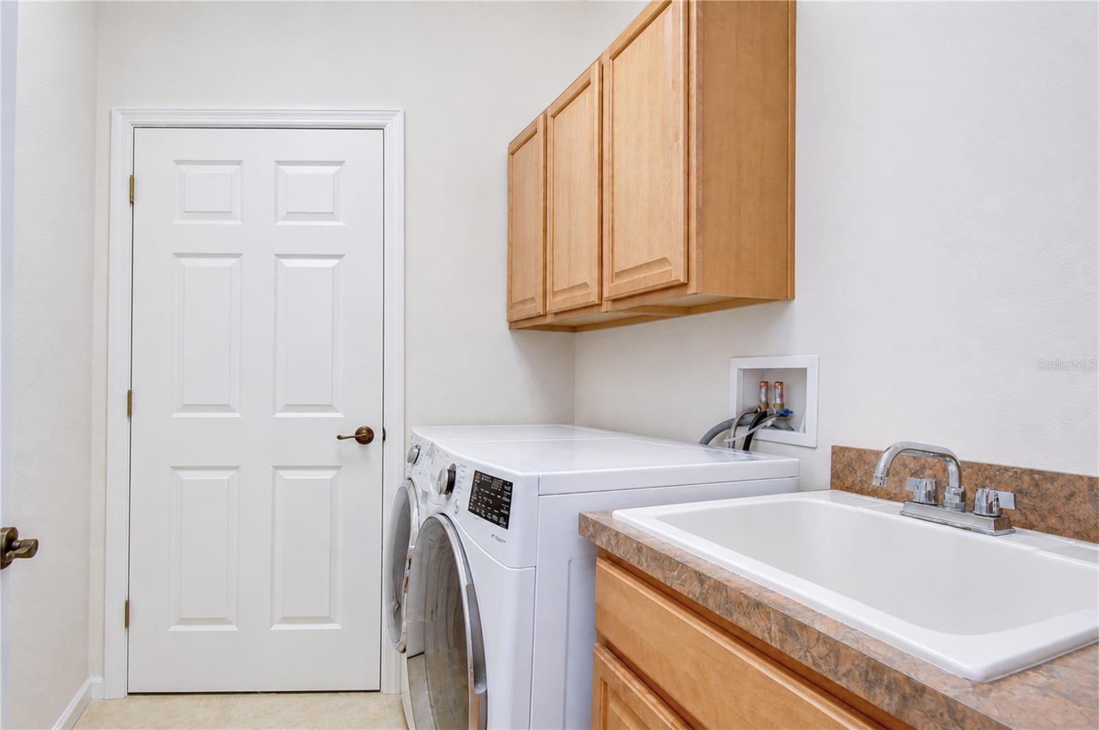 6806 MUNCASTER CT — photo 31