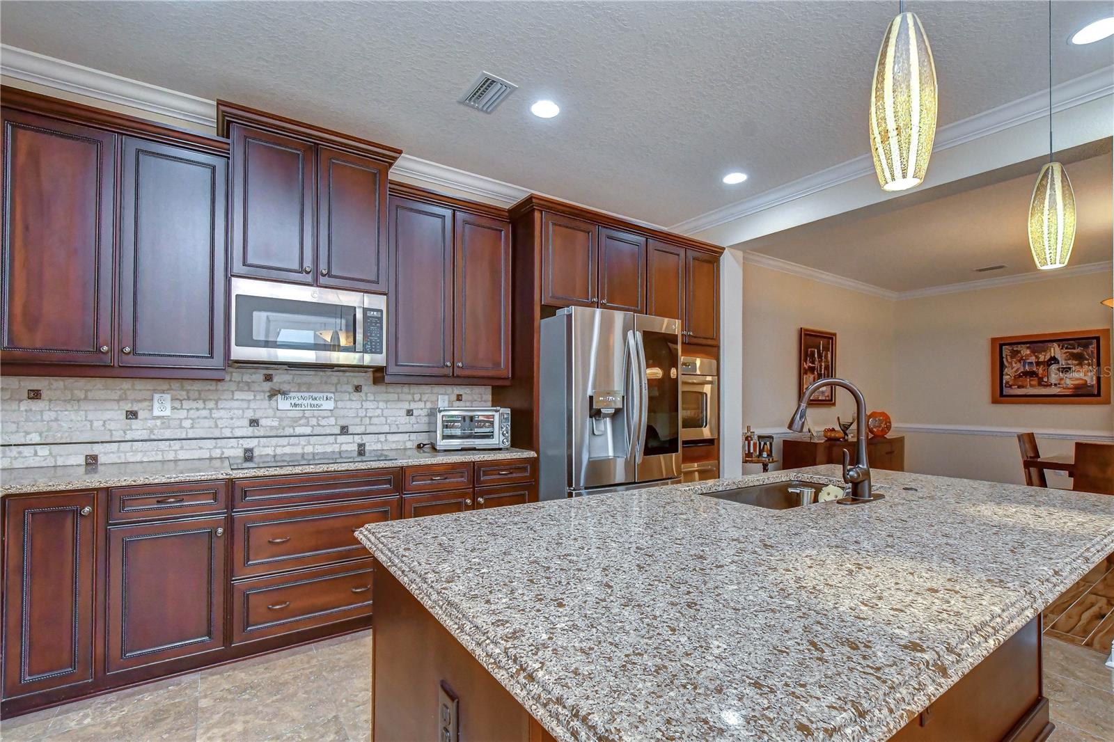 6806 MUNCASTER CT — photo 13