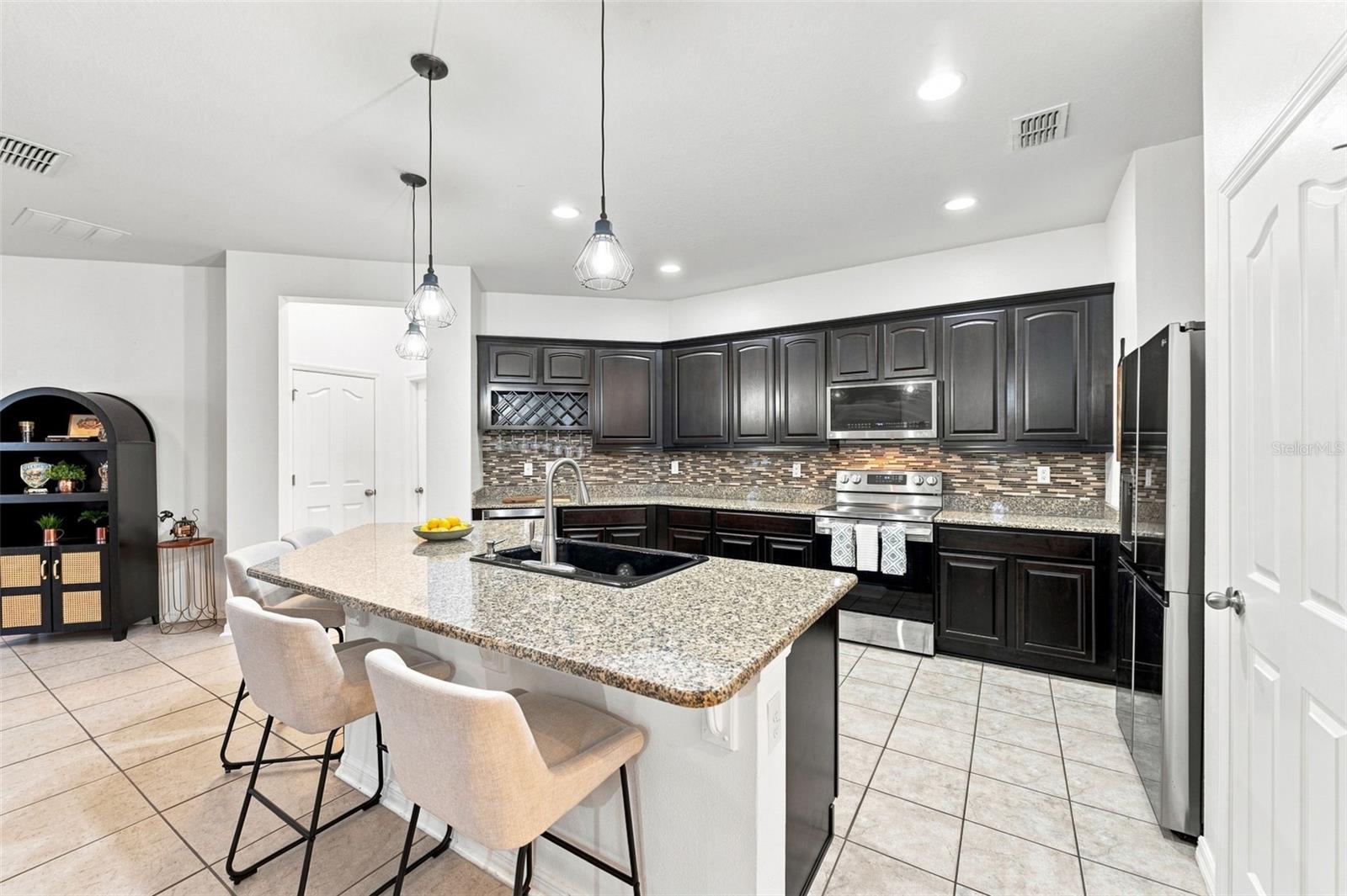 14311 ROMEO BLVD — photo 3