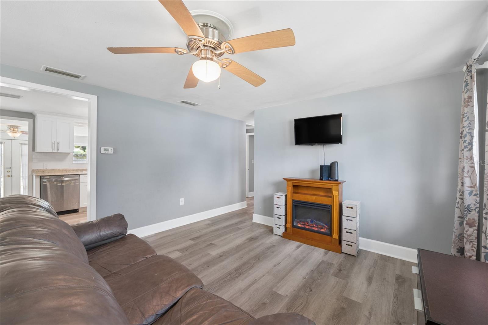 629 LEXINGTON ST — photo 17