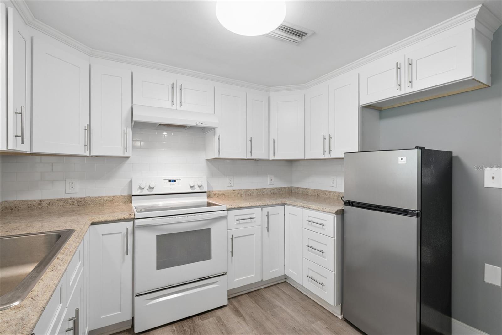 629 LEXINGTON ST — photo 21