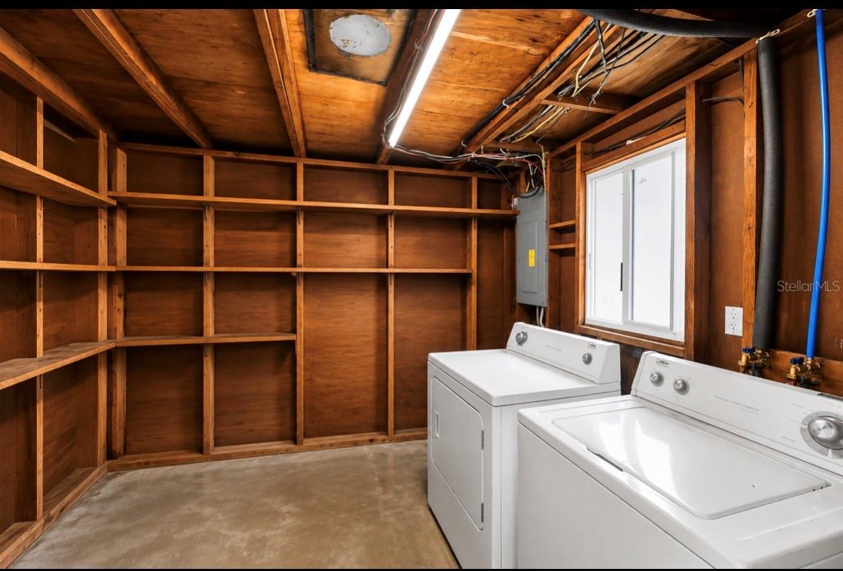 629 LEXINGTON ST — photo 36