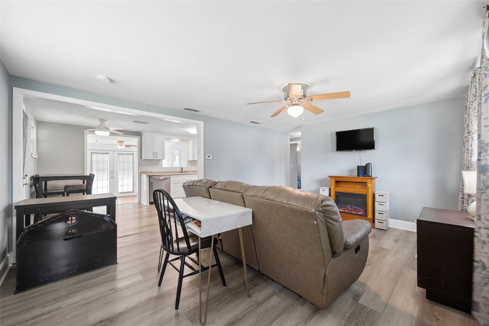 629 LEXINGTON ST — photo 18