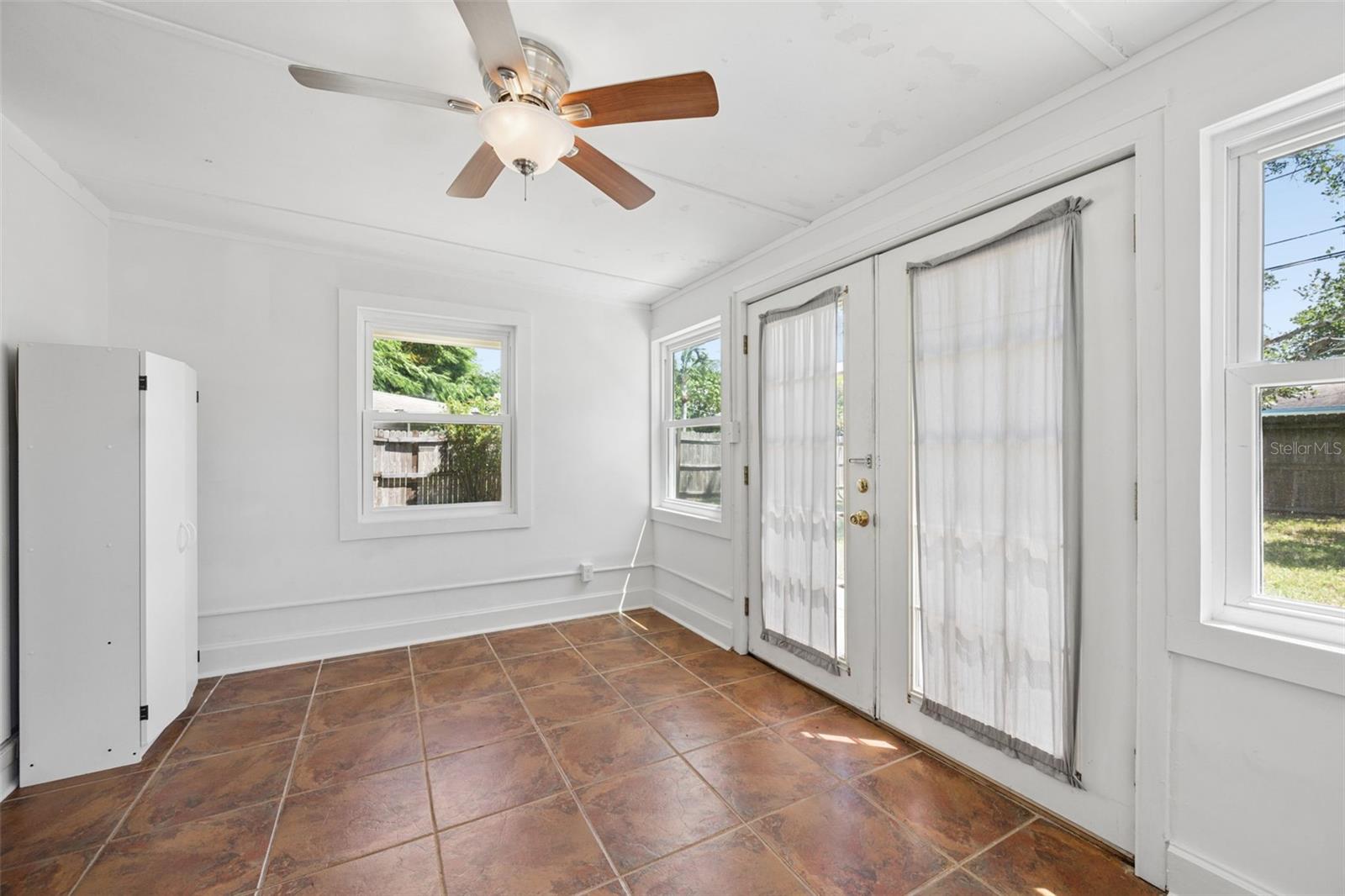 629 LEXINGTON ST — photo 28